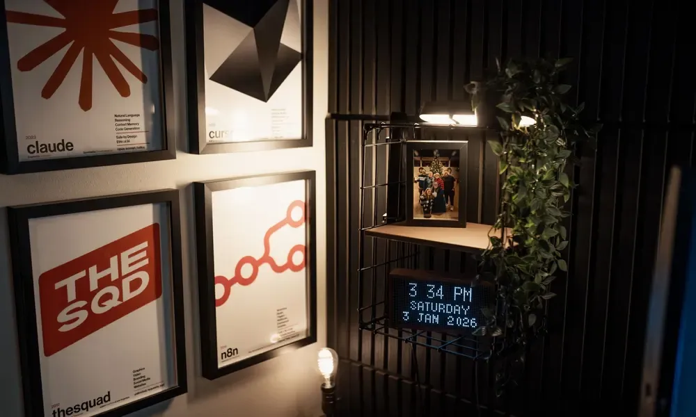 นาฬิกาบนผนังห้องทำงาน