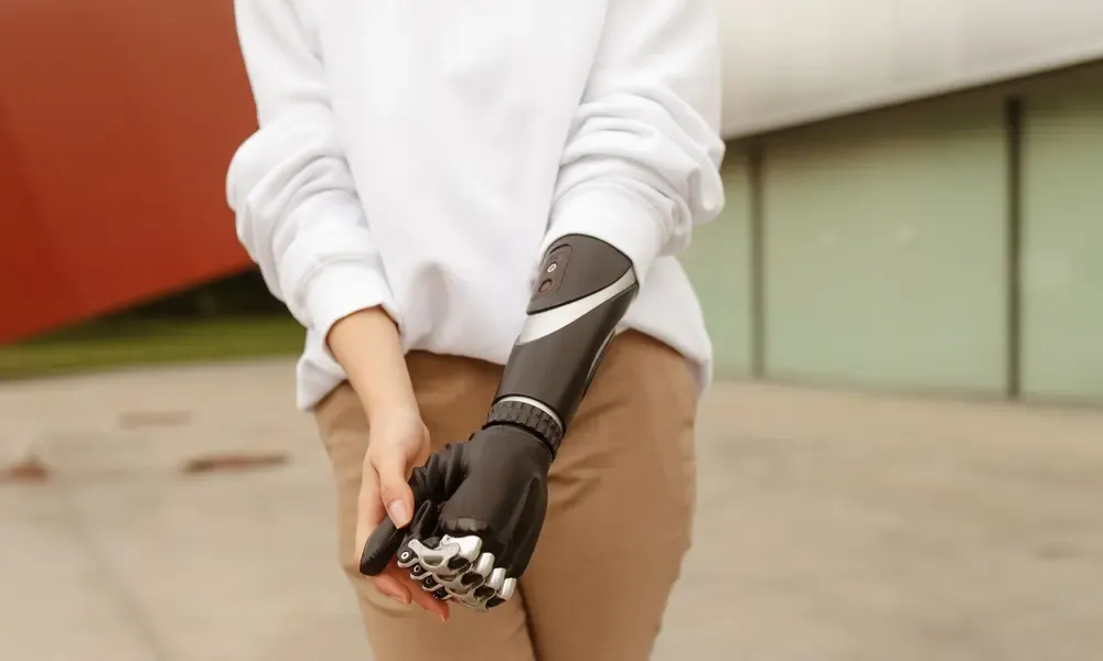 มือหุ่นยนต์กับเทคโนโลยี
